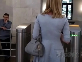 Amateur girl gets caught on camera at the metro